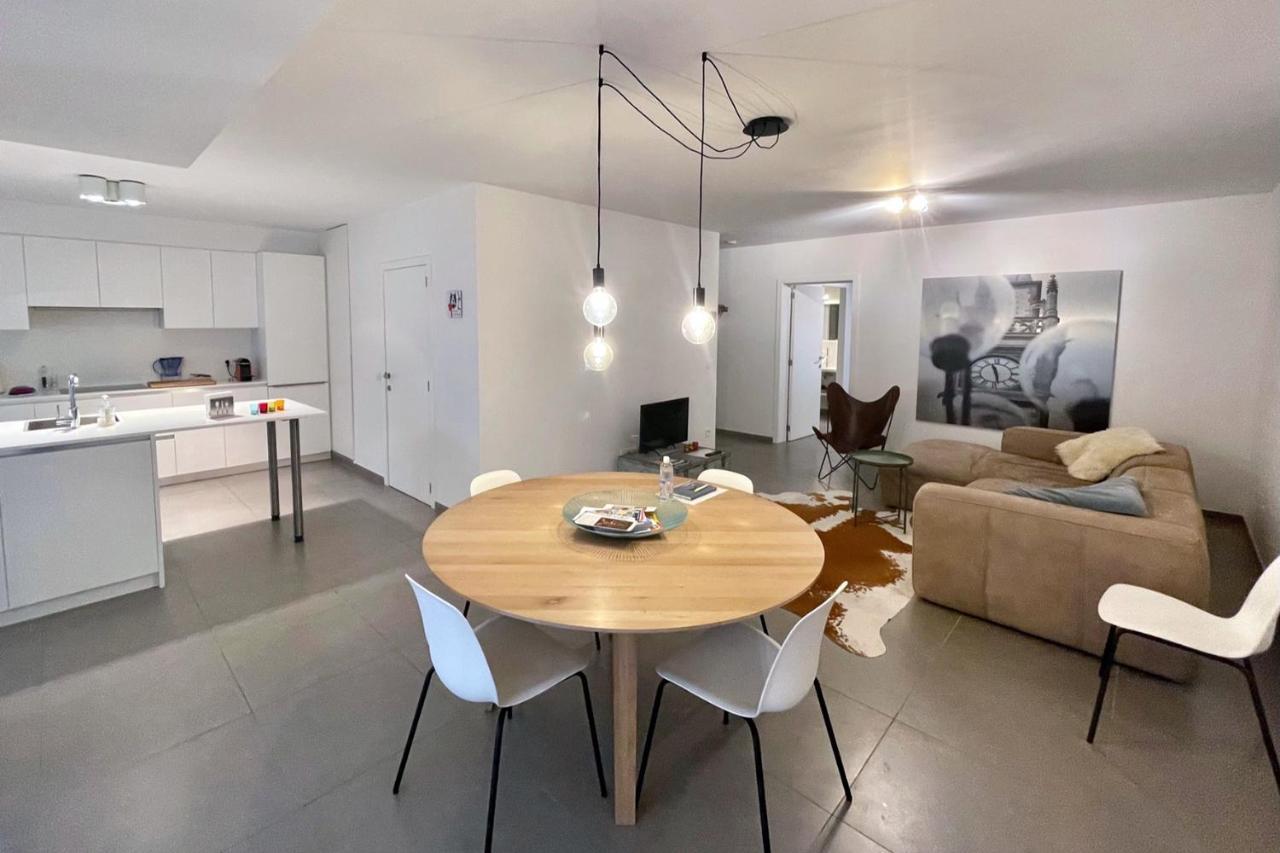 Apartment With Free Covered Parking - City Center เกนต์ ภายนอก รูปภาพ