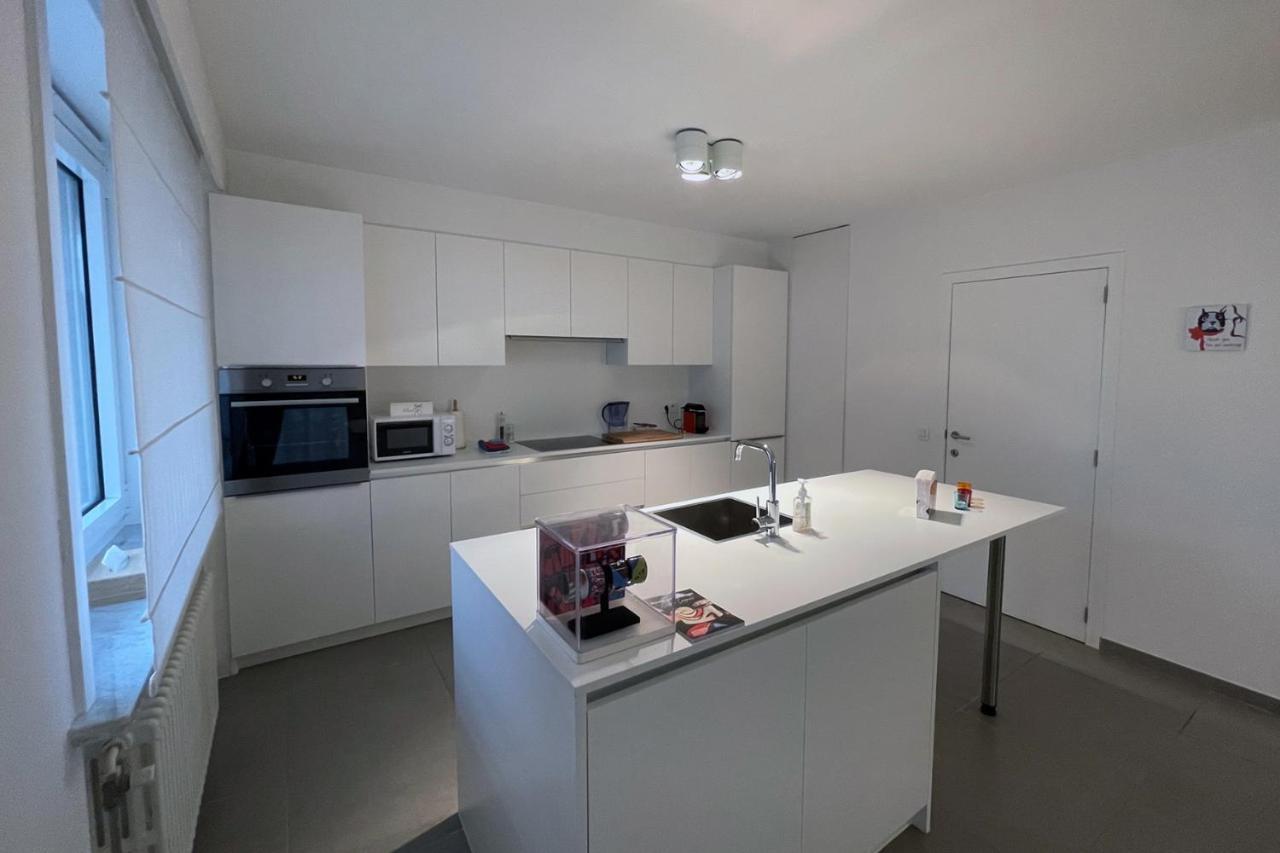 Apartment With Free Covered Parking - City Center เกนต์ ภายนอก รูปภาพ